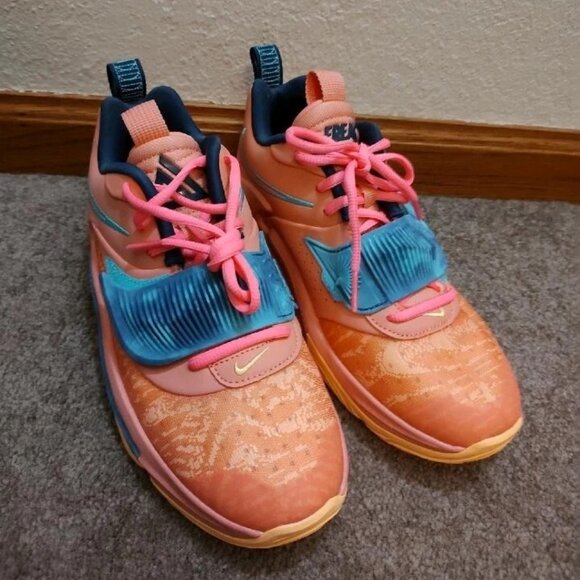 giannis antetokounmpo youth shoes